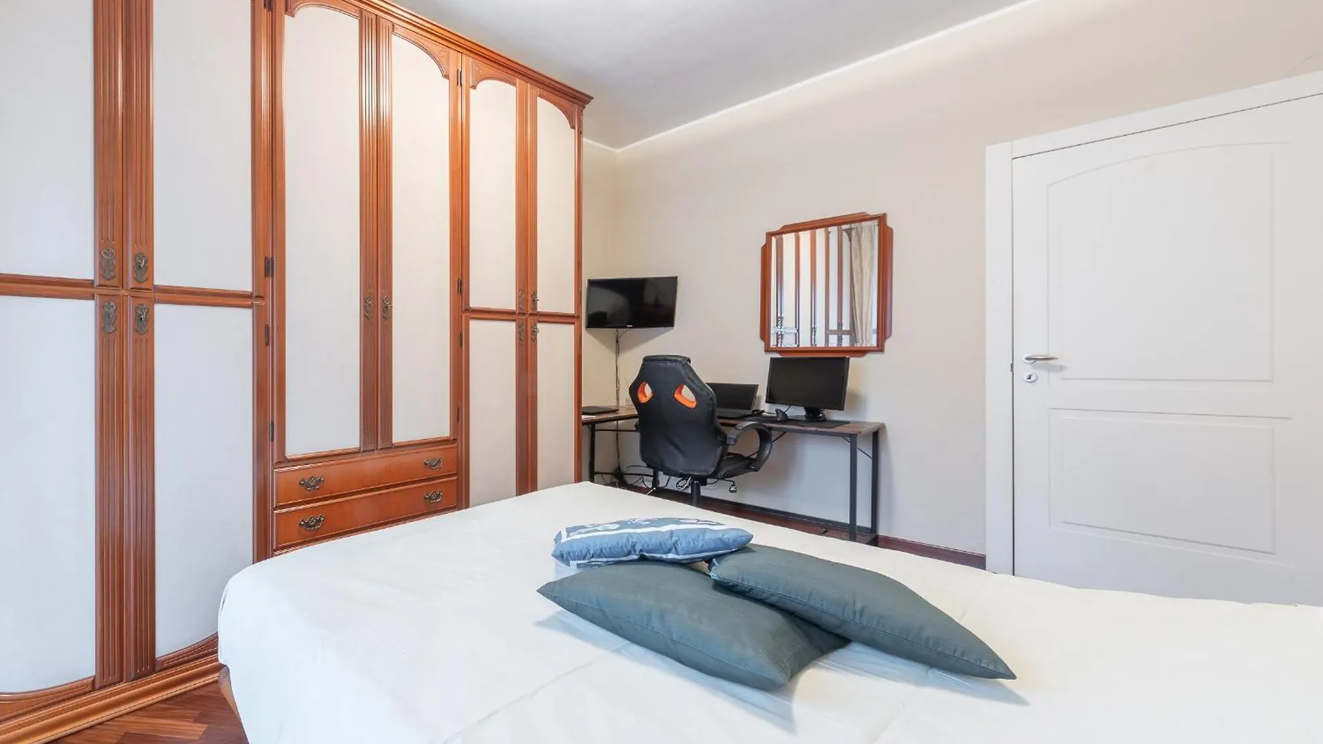 Locami Apartment Affori Milaan